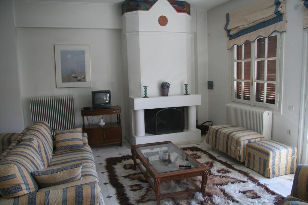 Villa C & C Дельфы Экстерьер фото